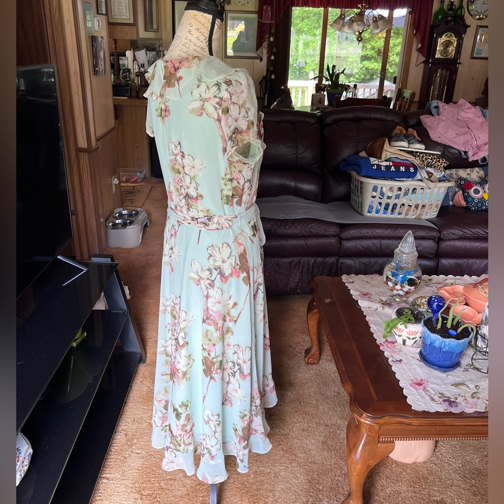 Julian Taylor Floral Midi Dress Size 16 Layered Ruffles beautiful dress. - Picture 6 of 16